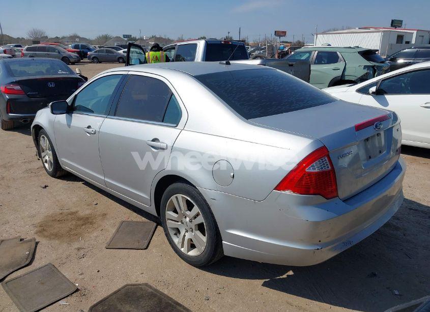 Photo 3 of 2010 Ford Fusion SE (VIN 3FAHP0HA7AR155146)