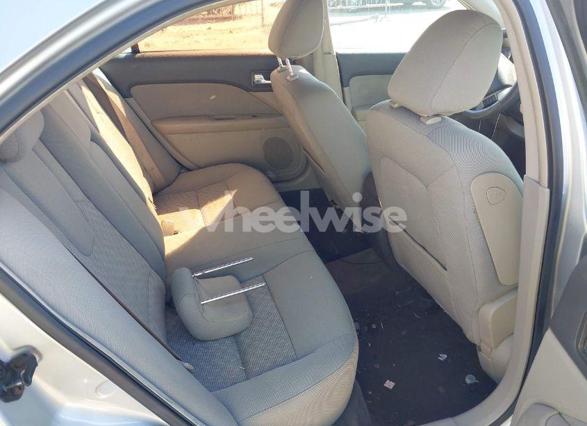 Photo 8 of 2010 Ford Fusion SE (VIN 3FAHP0HA7AR155146)