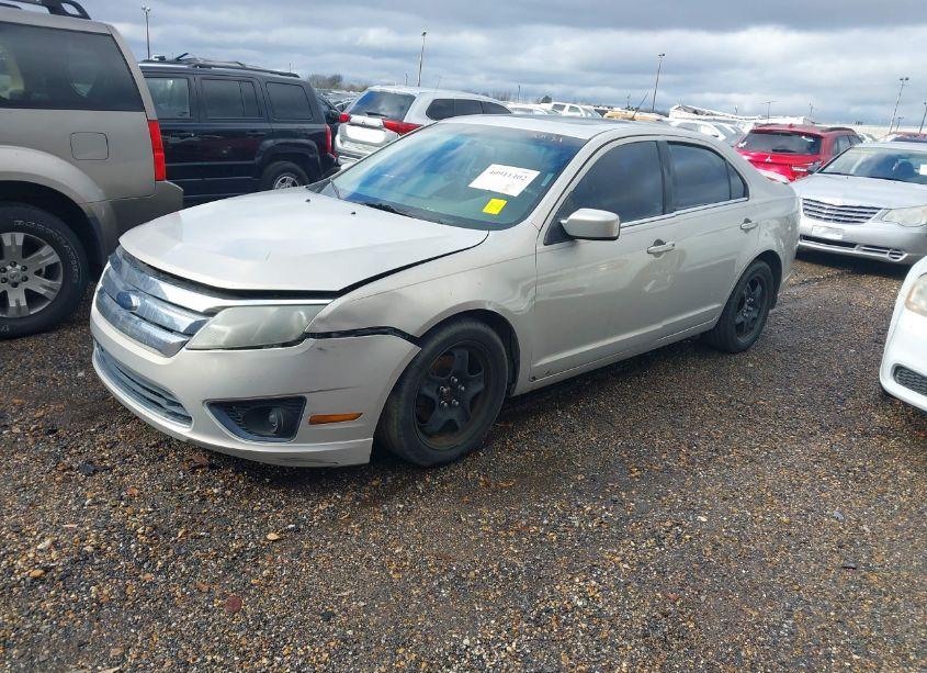 Photo 2 of 2010 Ford Fusion SE (VIN 3FAHP0HA7AR168494)