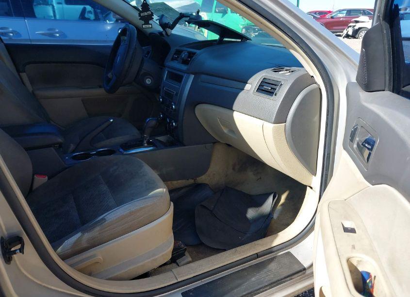 Photo 5 of 2010 Ford Fusion SE (VIN 3FAHP0HA7AR168494)