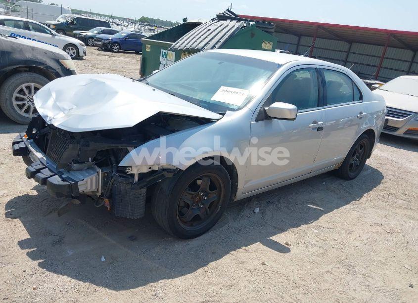 Photo 2 of 2010 Ford Fusion SE (VIN 3FAHP0HA7AR191130)