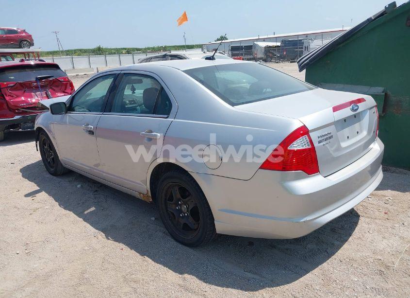 Photo 3 of 2010 Ford Fusion SE (VIN 3FAHP0HA7AR191130)