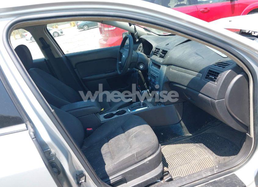 Photo 5 of 2010 Ford Fusion SE (VIN 3FAHP0HA7AR191130)