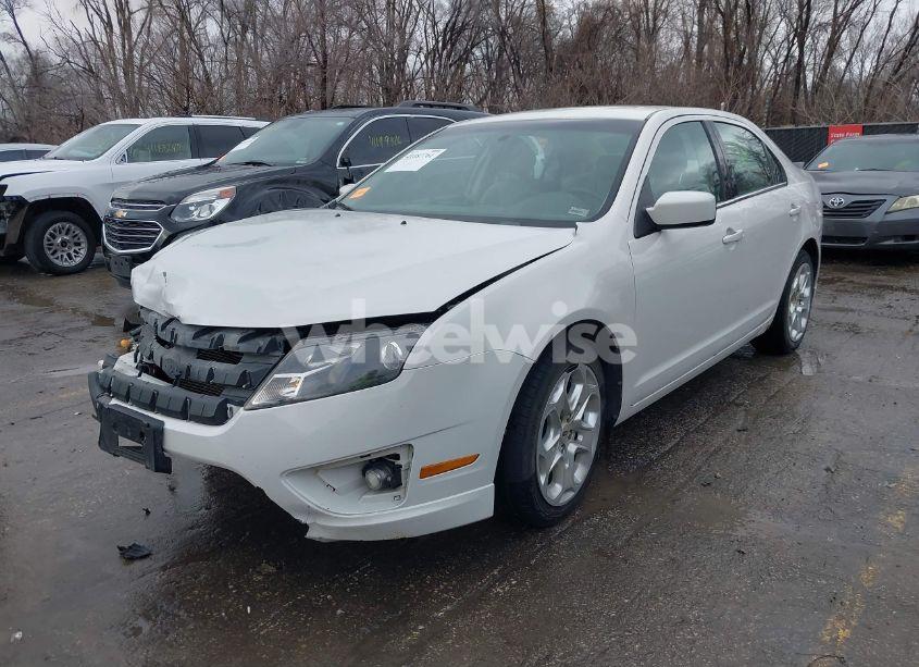 Photo 2 of 2010 Ford Fusion SE (VIN 3FAHP0HA7AR199678)