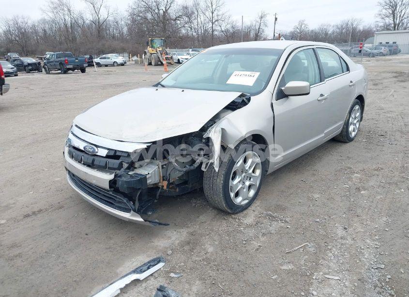 Photo 2 of 2010 Ford Fusion SE (VIN 3FAHP0HA7AR232890)