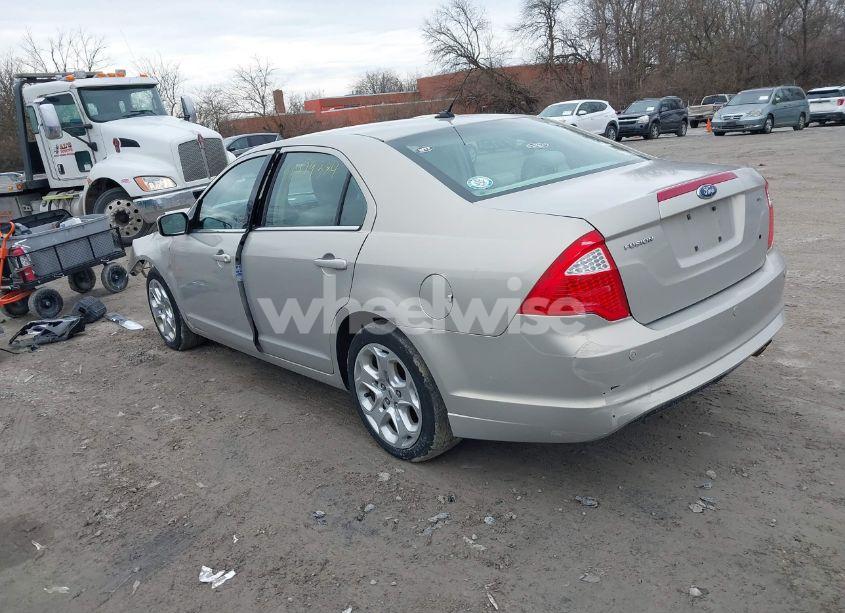 Photo 3 of 2010 Ford Fusion SE (VIN 3FAHP0HA7AR232890)