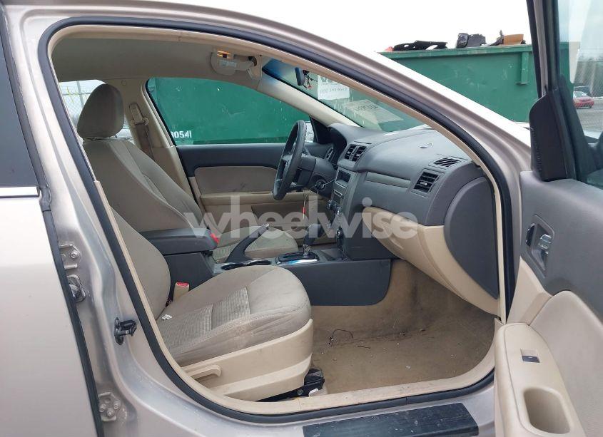 Photo 5 of 2010 Ford Fusion SE (VIN 3FAHP0HA7AR232890)