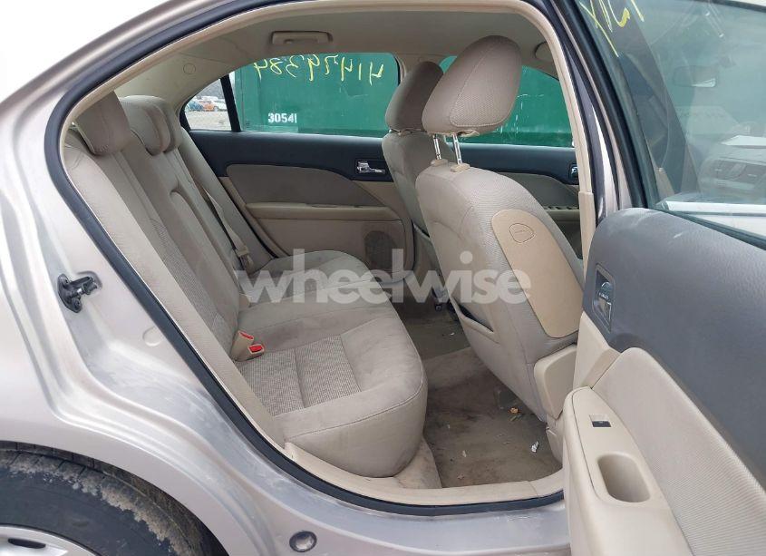 Photo 8 of 2010 Ford Fusion SE (VIN 3FAHP0HA7AR232890)