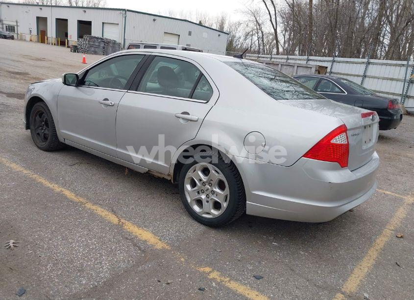 Photo 3 of 2010 Ford Fusion SE (VIN 3FAHP0HA7AR238091)