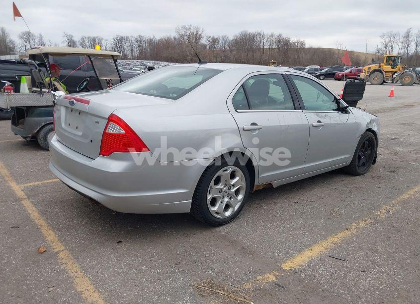 Photo 4 of 2010 Ford Fusion SE (VIN 3FAHP0HA7AR238091)