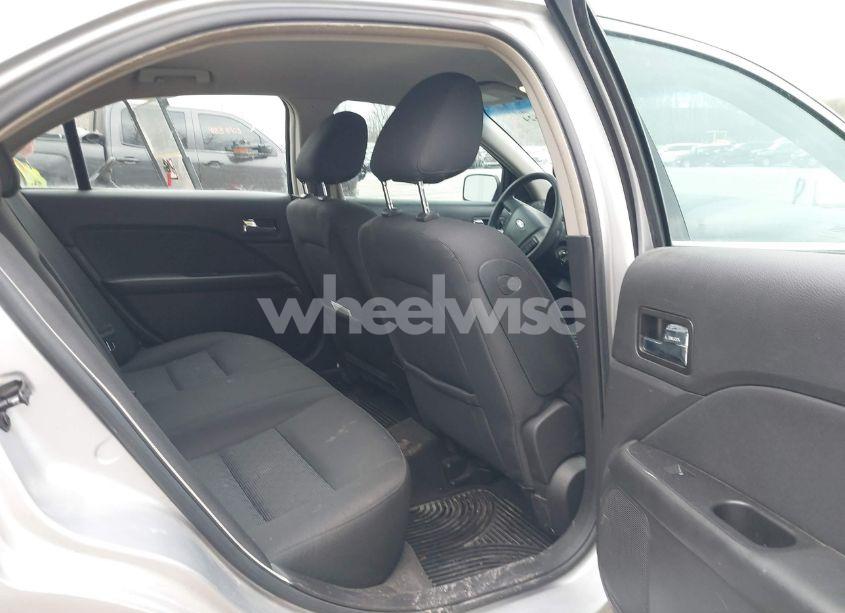 Photo 8 of 2010 Ford Fusion SE (VIN 3FAHP0HA7AR238091)