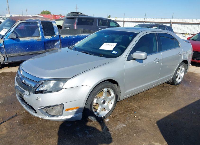 Photo 2 of 2010 Ford Fusion SE (VIN 3FAHP0HA7AR249222)