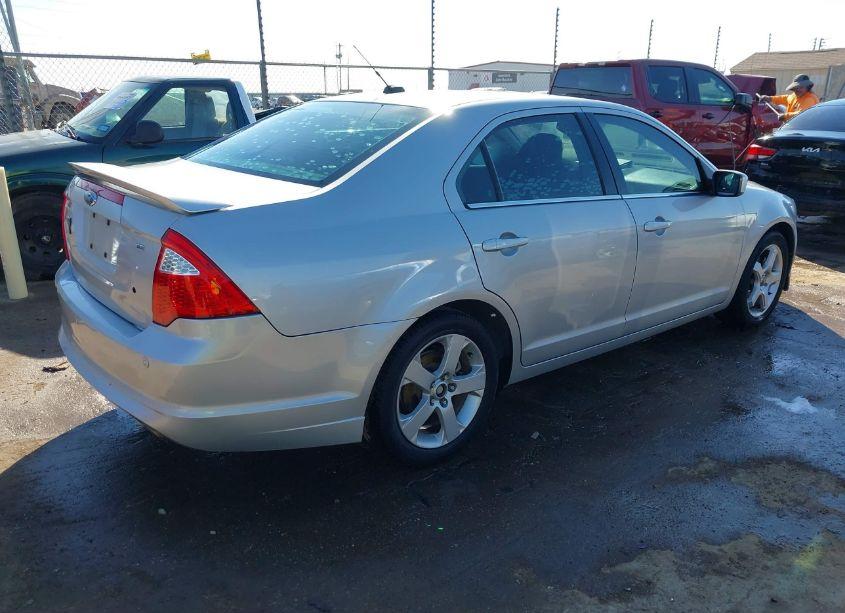 Photo 4 of 2010 Ford Fusion SE (VIN 3FAHP0HA7AR249222)