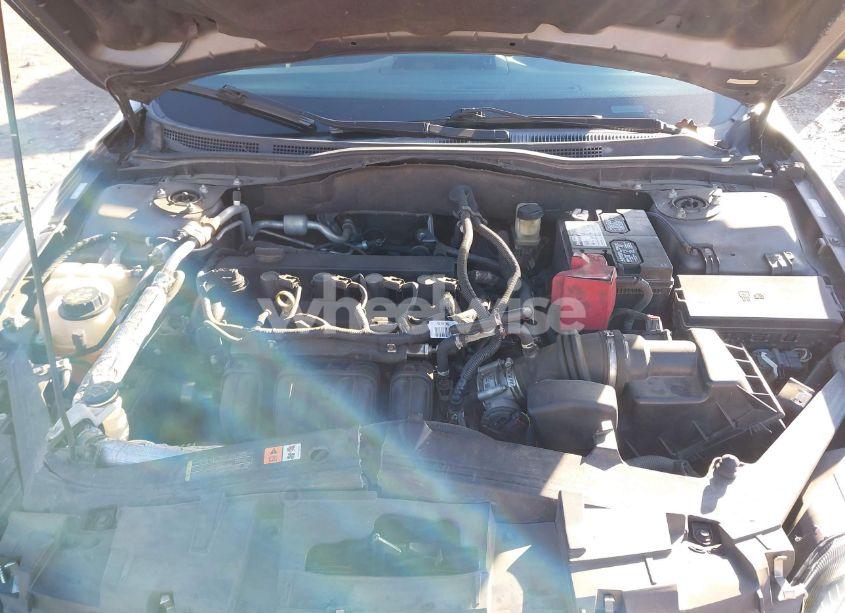 Photo 10 of 2010 Ford Fusion SE (VIN 3FAHP0HA7AR258048)