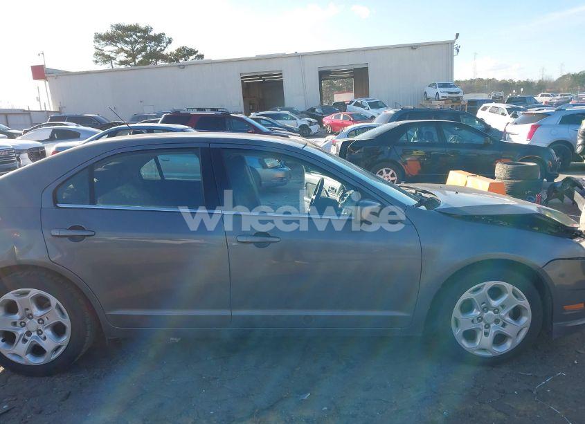 Photo 13 of 2010 Ford Fusion SE (VIN 3FAHP0HA7AR258048)