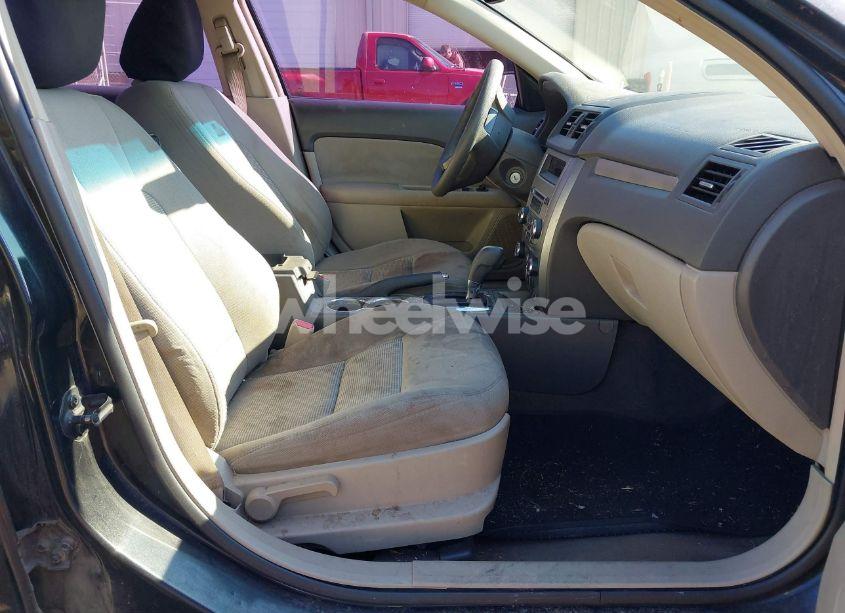 Photo 5 of 2010 Ford Fusion SE (VIN 3FAHP0HA7AR269809)