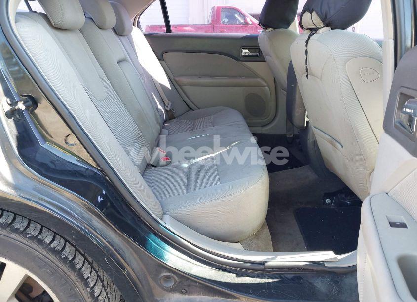 Photo 8 of 2010 Ford Fusion SE (VIN 3FAHP0HA7AR269809)