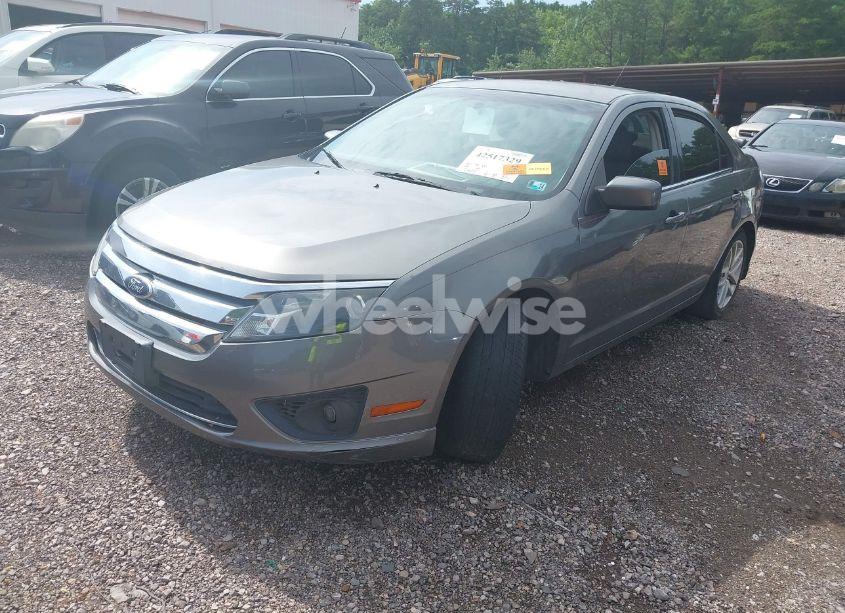 Photo 2 of 2010 Ford Fusion SE (VIN 3FAHP0HA7AR311573)