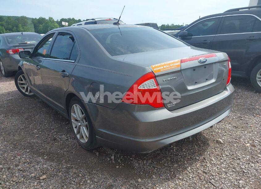Photo 3 of 2010 Ford Fusion SE (VIN 3FAHP0HA7AR311573)