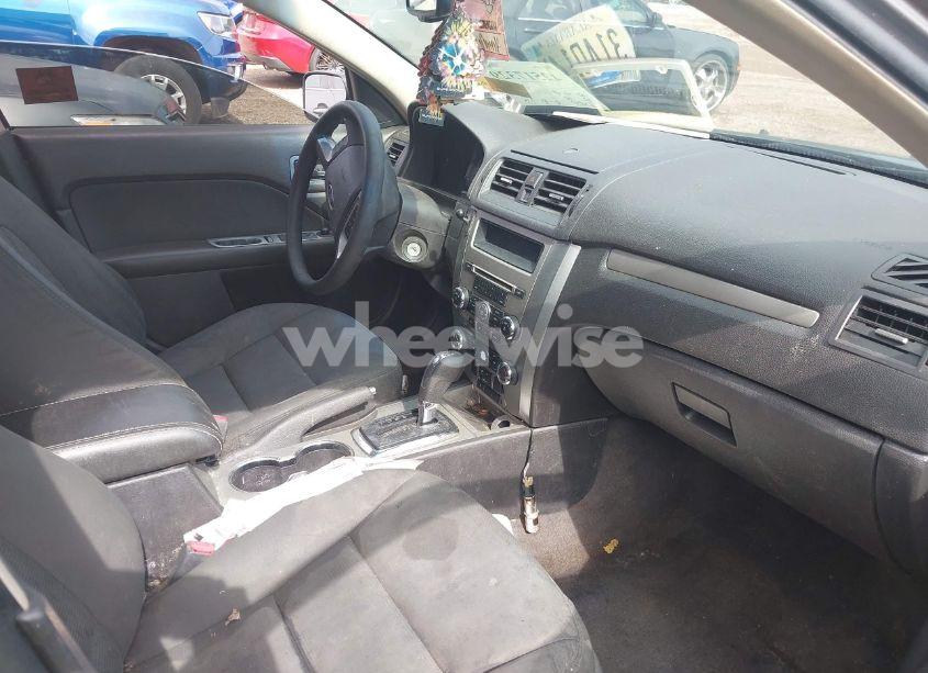 Photo 5 of 2010 Ford Fusion SE (VIN 3FAHP0HA7AR311573)