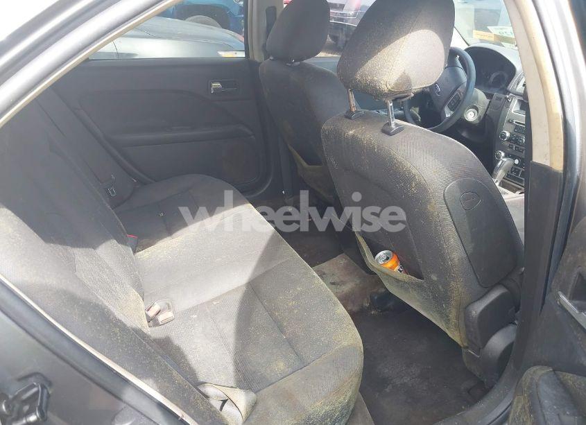 Photo 8 of 2010 Ford Fusion SE (VIN 3FAHP0HA7AR311573)