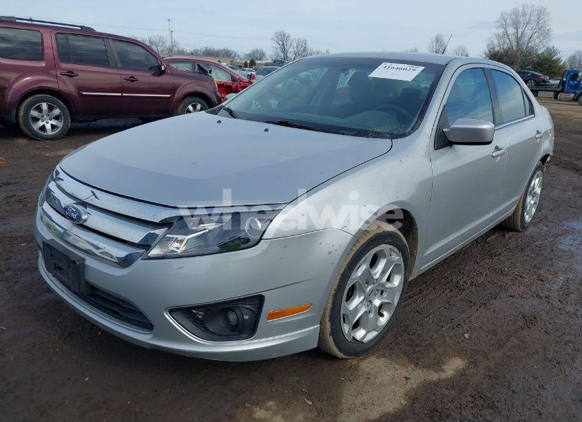 Photo 2 of 2010 Ford Fusion SE (VIN 3FAHP0HA7AR315610)