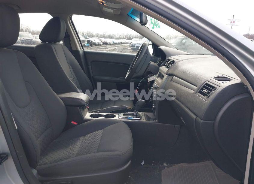 Photo 5 of 2010 Ford Fusion SE (VIN 3FAHP0HA7AR315610)