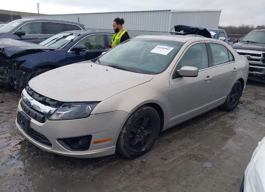 Photo 2 of 2010 Ford Fusion SE (VIN 3FAHP0HA7AR323707)