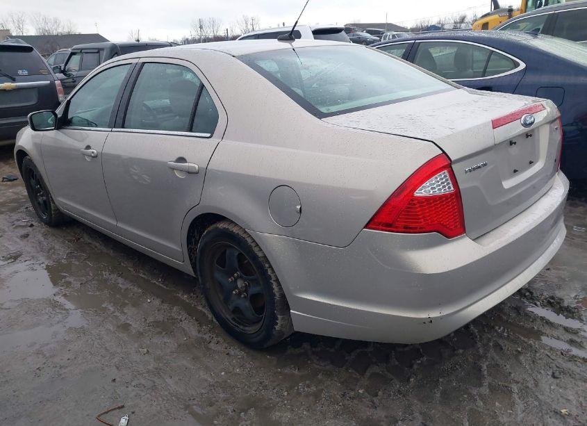 Photo 3 of 2010 Ford Fusion SE (VIN 3FAHP0HA7AR323707)