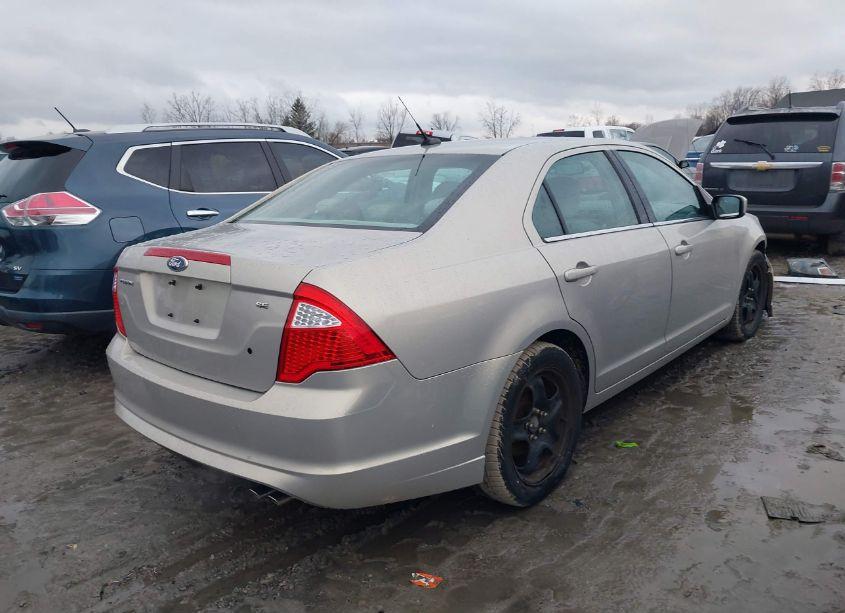 Photo 4 of 2010 Ford Fusion SE (VIN 3FAHP0HA7AR323707)