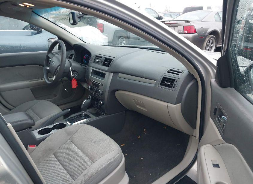 Photo 5 of 2010 Ford Fusion SE (VIN 3FAHP0HA7AR323707)
