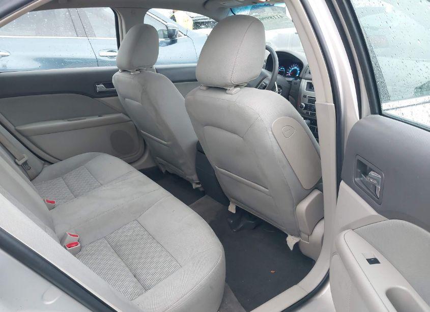 Photo 8 of 2010 Ford Fusion SE (VIN 3FAHP0HA7AR323707)