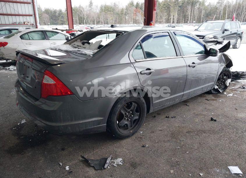 Photo 4 of 2010 Ford Fusion SE (VIN 3FAHP0HA7AR334044)