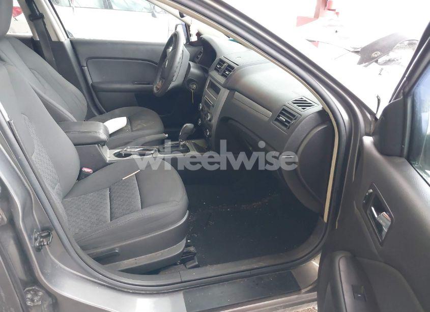 Photo 5 of 2010 Ford Fusion SE (VIN 3FAHP0HA7AR334044)