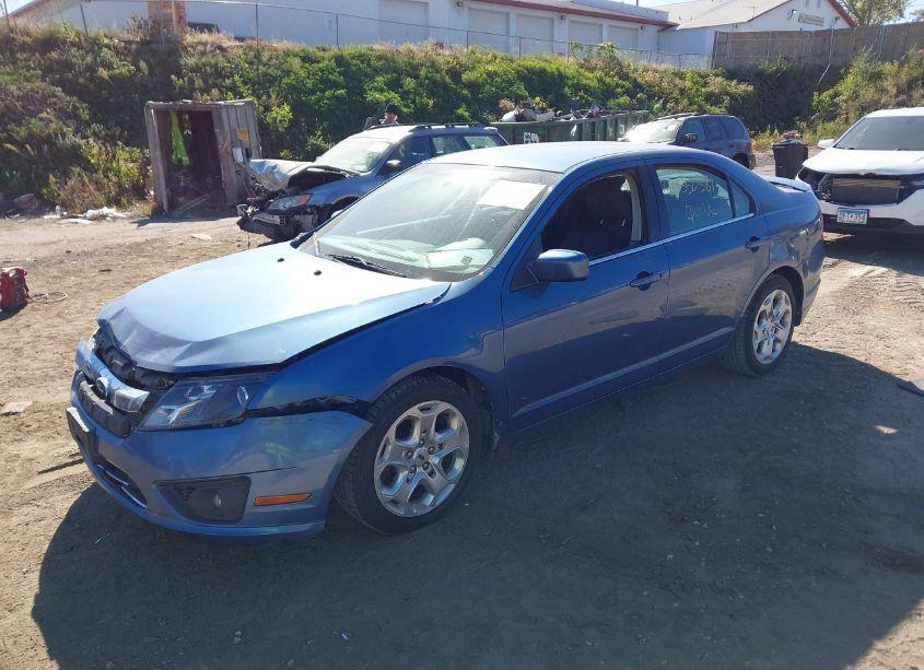 Photo 2 of 2010 Ford Fusion SE (VIN 3FAHP0HA7AR338823)