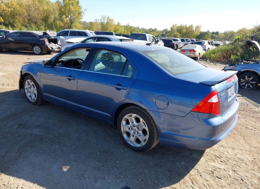 Photo 3 of 2010 Ford Fusion SE (VIN 3FAHP0HA7AR338823)