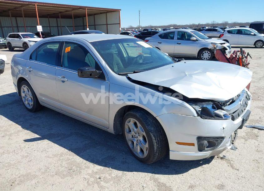 2010 Ford Fusion SE (VIN 3FAHP0HA7AR390002) main photo