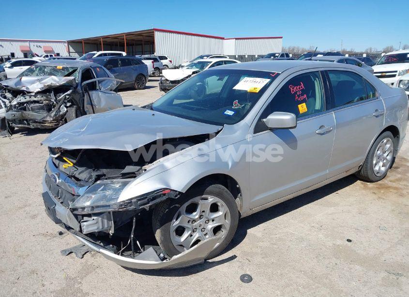 Photo 2 of 2010 Ford Fusion SE (VIN 3FAHP0HA7AR390002)