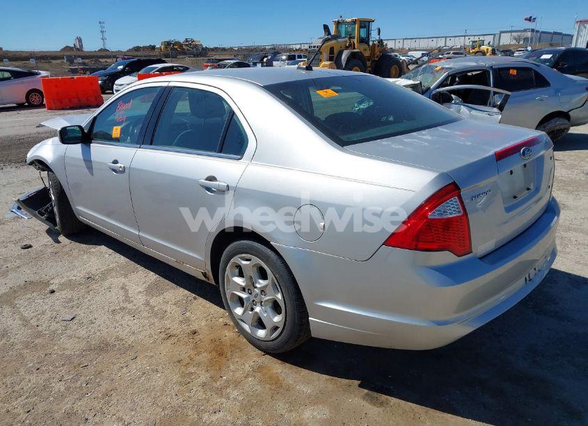 Photo 3 of 2010 Ford Fusion SE (VIN 3FAHP0HA7AR390002)