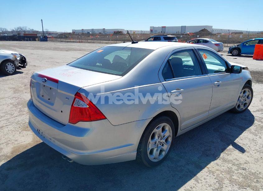 Photo 4 of 2010 Ford Fusion SE (VIN 3FAHP0HA7AR390002)