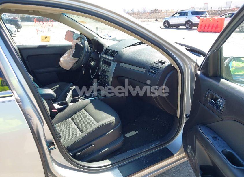 Photo 5 of 2010 Ford Fusion SE (VIN 3FAHP0HA7AR390002)