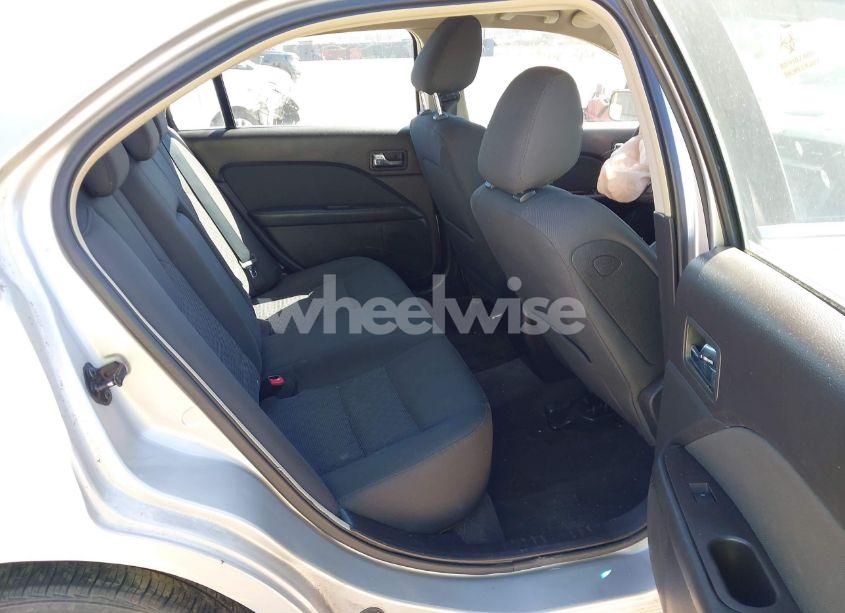Photo 8 of 2010 Ford Fusion SE (VIN 3FAHP0HA7AR390002)