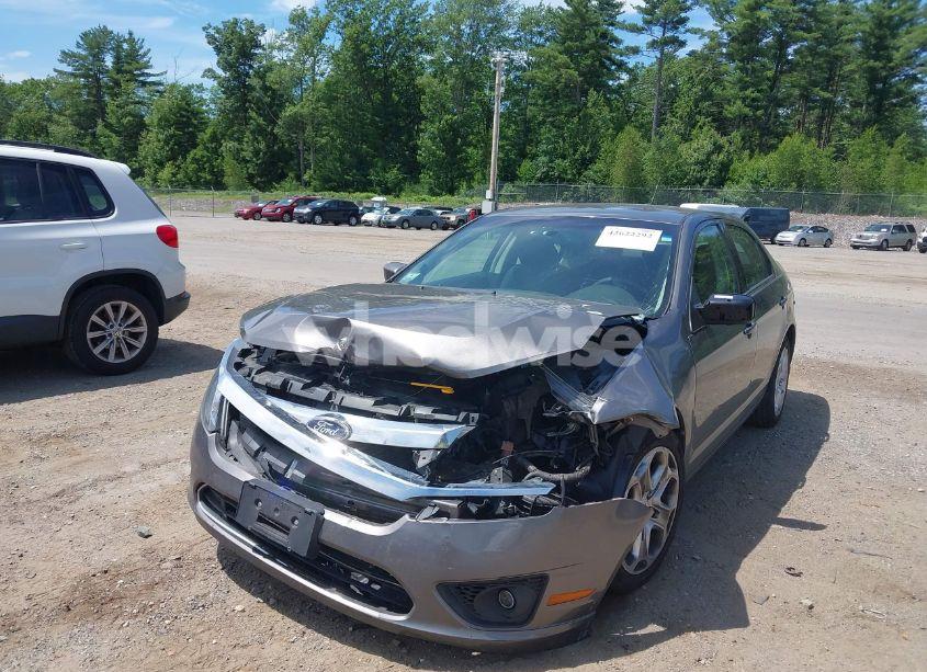 Photo 2 of 2010 Ford Fusion SE (VIN 3FAHP0HA7AR400575)