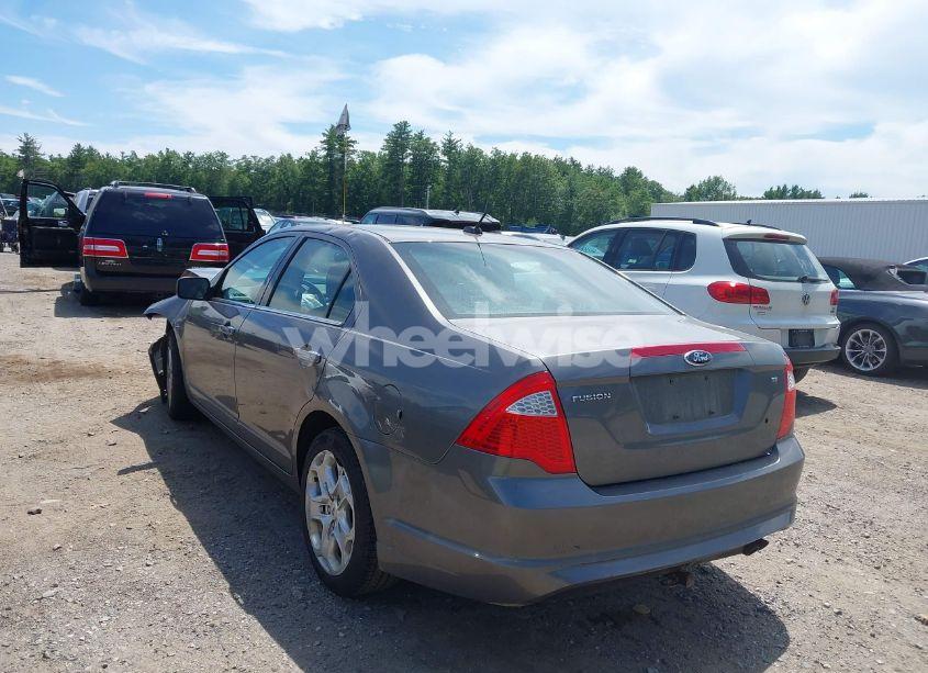 Photo 3 of 2010 Ford Fusion SE (VIN 3FAHP0HA7AR400575)