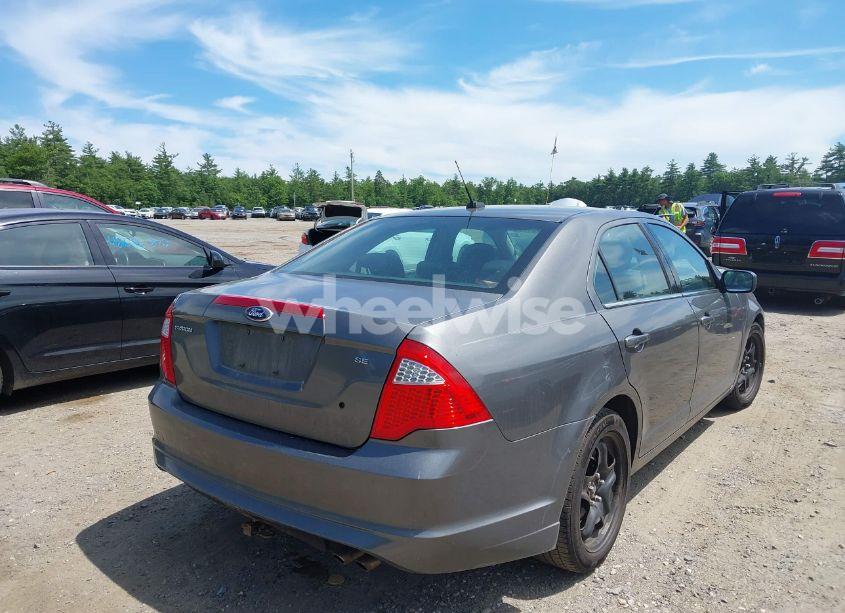 Photo 4 of 2010 Ford Fusion SE (VIN 3FAHP0HA7AR400575)