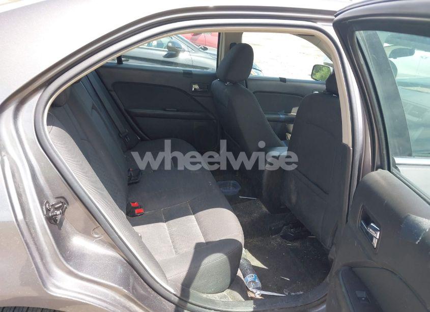 Photo 8 of 2010 Ford Fusion SE (VIN 3FAHP0HA7AR400575)