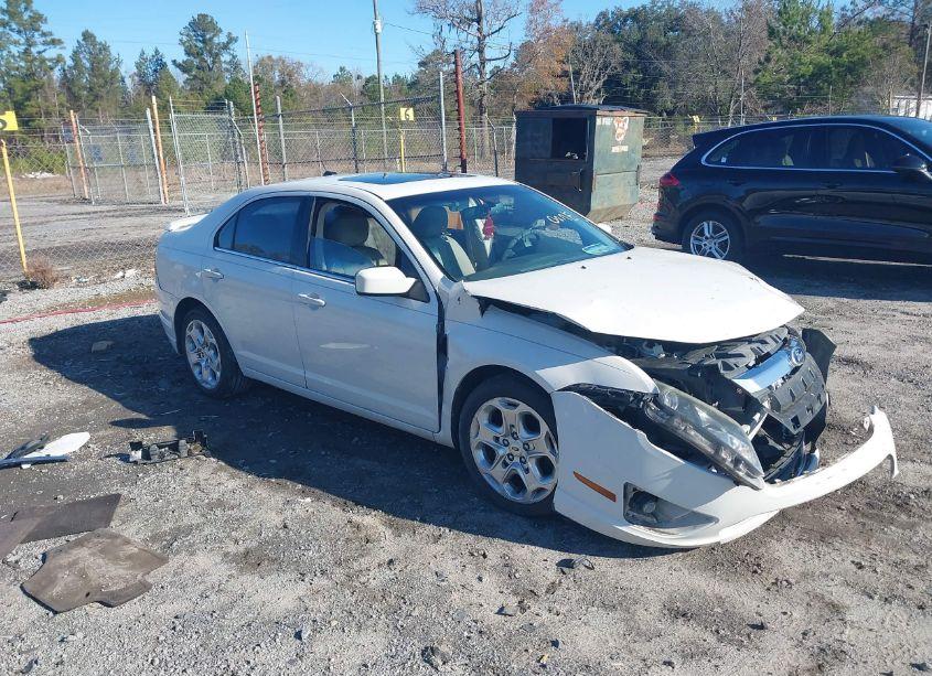 2010 Ford Fusion SE (VIN 3FAHP0HA7AR414671) main photo