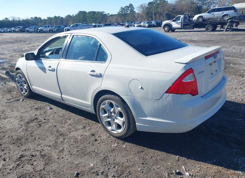 Photo 3 of 2010 Ford Fusion SE (VIN 3FAHP0HA7AR414671)