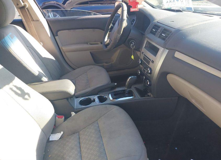 Photo 5 of 2010 Ford Fusion SE (VIN 3FAHP0HA7AR414671)