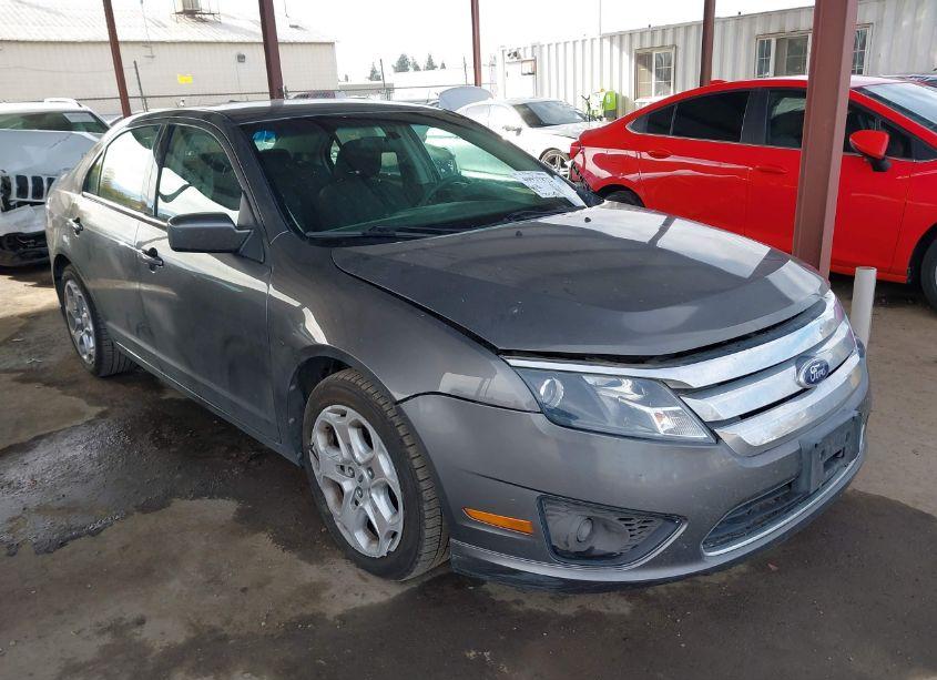 2010 Ford Fusion SE (VIN 3FAHP0HA7AR418719) main photo